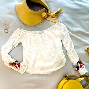 OFF THE SHOULDER & EMBROIDERED SLEEVE WHITE TOP